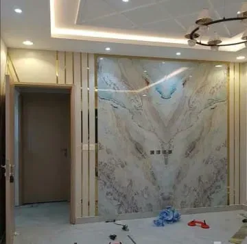 بديل رخام مع فواصل ستيل ذهبي